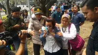 Keluarga korban pesawat Lion Air jatuh mendatangi Posko Terpadu Terminal 1B Bandara Internasional Soekarno Hatta (Liputan6.com/ Pramita Tristiawati )