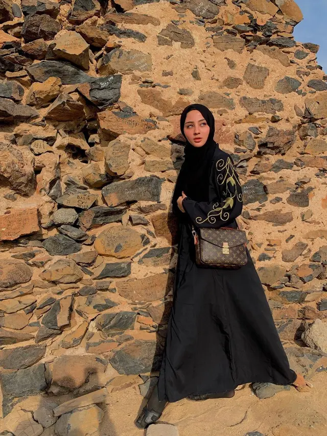 6 Potret Margin Winaya Tunangan Ali Syakieb saat Berhijab, Makin Cantik