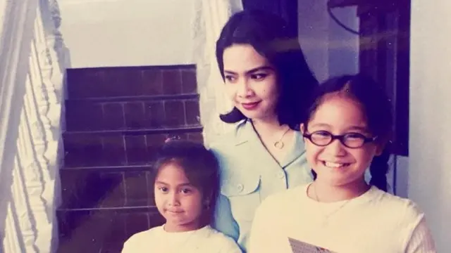 6 Potret Lawas Rieta Amilia Bareng Nagita Slavina dan Caca Tengker, Curi Perhatian