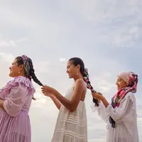 Katonvie meluncurkan koleksi scarf yang dicetak dua sisi dengan kisah di baliknya. (Foto: dokumen/Katonvie)