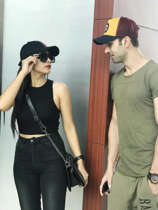 Kabar itu juga dibenarkan oleh penyanyi kelahiran Bandung 35tahun silam itu. Namun, terkait tempat acara sakral dimana pernikahan digelar masih dirahasiakan. (Instagram/tatajaneetaofficial)