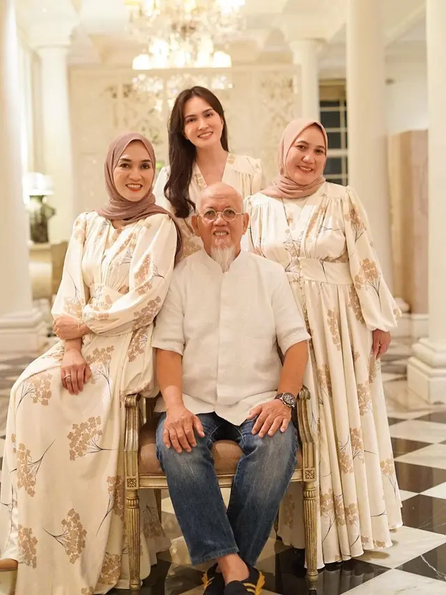 10 Potret Shandy Aulia dengan Keluarga, Tetap Kompak Meski Beda Agama