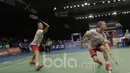 Pasangan Denmark, Kim Astrup/Anders Skaarup Rasmussen, berhadapan dengan pasangan Kevin Sanjaya Sukamuljo/Marcus Fernaldi Gideon di Indonesia Open 2017 di JCC, Rabu (14/6/2017). (Bola.com/M Iqbal Ichsan)