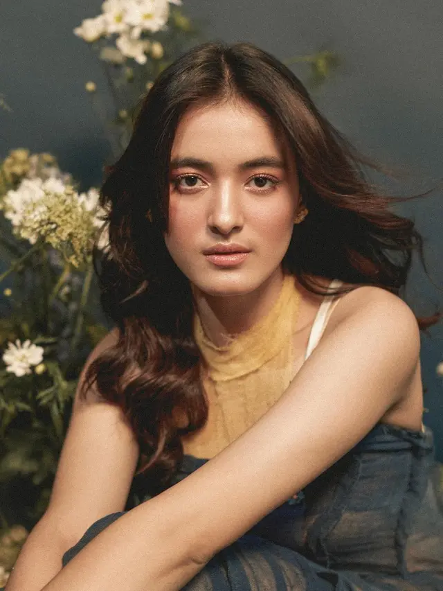 7 Gaya Pemotretan Terbaru Mawar Eva Berkonsep Floral, Menawan