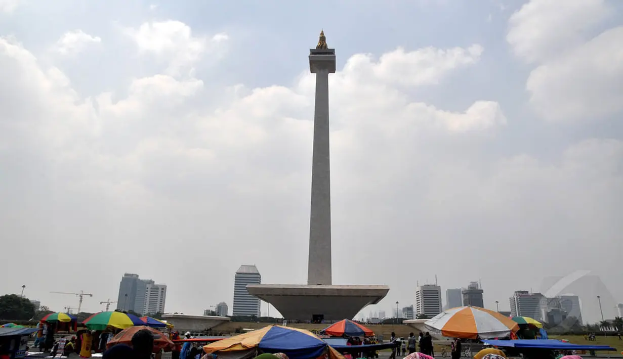 Tugu Monas yang secara resmi dibuka untuk umum pada 12 Juli 1975 tersebut memiliki nilai historis bagi bangsa Indonesia, Jakarta, Sabtu (25/10/14). (Liputan6.com/Miftahul Hayat)