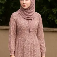 Model Gamis Brokat Warna Dusty Pink/ Ilustrasi gambar oleh Gemini AI