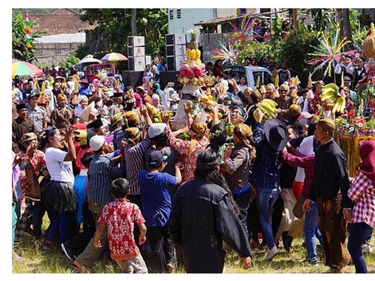 Ada Gulat Okol Saat Sedekah Bumi Di Surabaya Surabaya Liputan6 Com