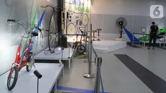 Sebuah sepeda listrik Polimetal Raynor Electric Bike dipajang dalam MRT Bike Showcase di stasiun MRT Bundaran HI, Jakarta (29/03/2022).  Sepeda listrik Raynor buatan Dharma mengandalkan Bataraz battery pack sebagai sumber tenaga listrik yang mampu mencapai 50 Kilometer. (Liputan6.com/HO/Drma)