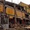 Sebuah bangunan pusat perbelanjaan yang roboh akibat gempa 5,9 Skala Richter di Palu, Sulawesi Tengah , Sabtu (29/9). Gelombang tsunami setinggi 1,5 meter yang menerjang Palu terjadi setelah gempa bumi mengguncang Palu dan Donggala. (AP Photo/Rifki)