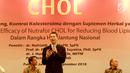 Associate Director Consumer Health Care 2 PT. Novell Pharmaceutical Laboratories Boedi Harjono menjelaskan suplemen herbal penurun kolesterol dalam acara Nutrafor CHOL di Jakarta, Kamis (27/9). (Liputan6.com/Fery Pradolo)
