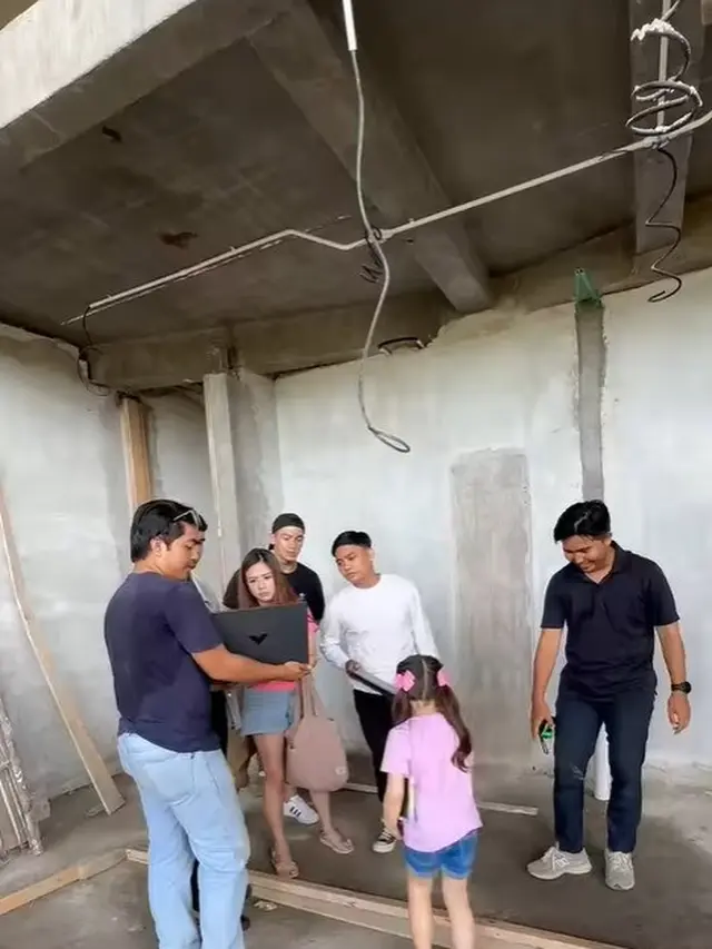 Potret perkembangan rumah baru Samuel Zylgwyn (Sumber: Instagram/samuel_zylgwyn dan Instagram/frandaaa87)