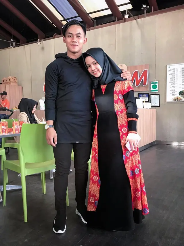 Sempat Dikira Pacar, Ini 6 Momen Kompak Putri D'Academy dan Sang Kakak