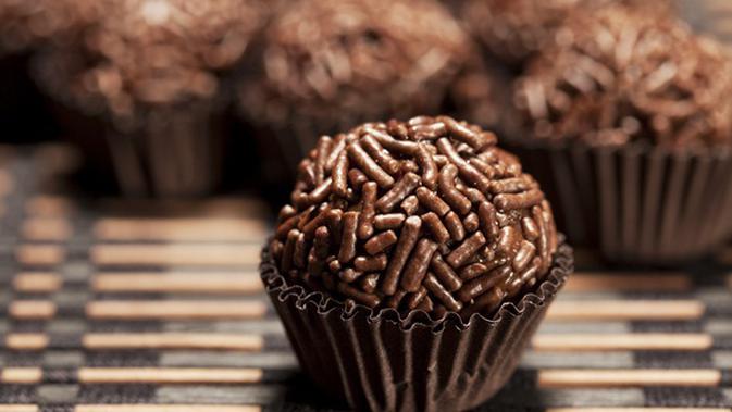  Resep  Kue  Lebaran 4 Bahan Bola Cokelat Meises Lezat 