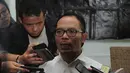 Hanif Dhakiri mengaku siap ditangkap jika memang aksi lompatnya itu melanggar hukum, Sabtu (8/11/2014) (Liputan6.com/Herman Zakharia) 
