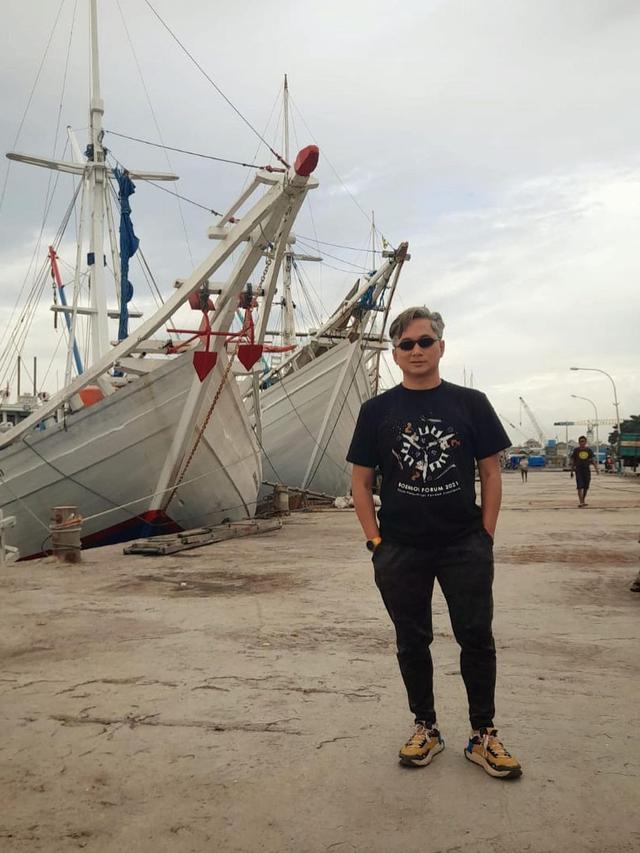 7 Potret Andi Bachtiar, Sutradara Catatan Akhir Sekolah The Series yang Jadi Sorotan