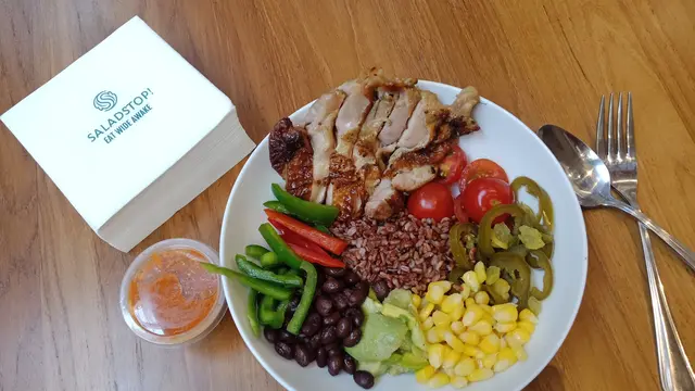 Makan sayur dengan protein