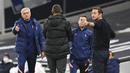Pertandingan Tottenham Hotspur melawan Chelsea di babak keempat Piala Liga Inggris diwarnai keributan antara Jose Mourinho dan Frank Lampard. (Neil Hall/Pool via AP)