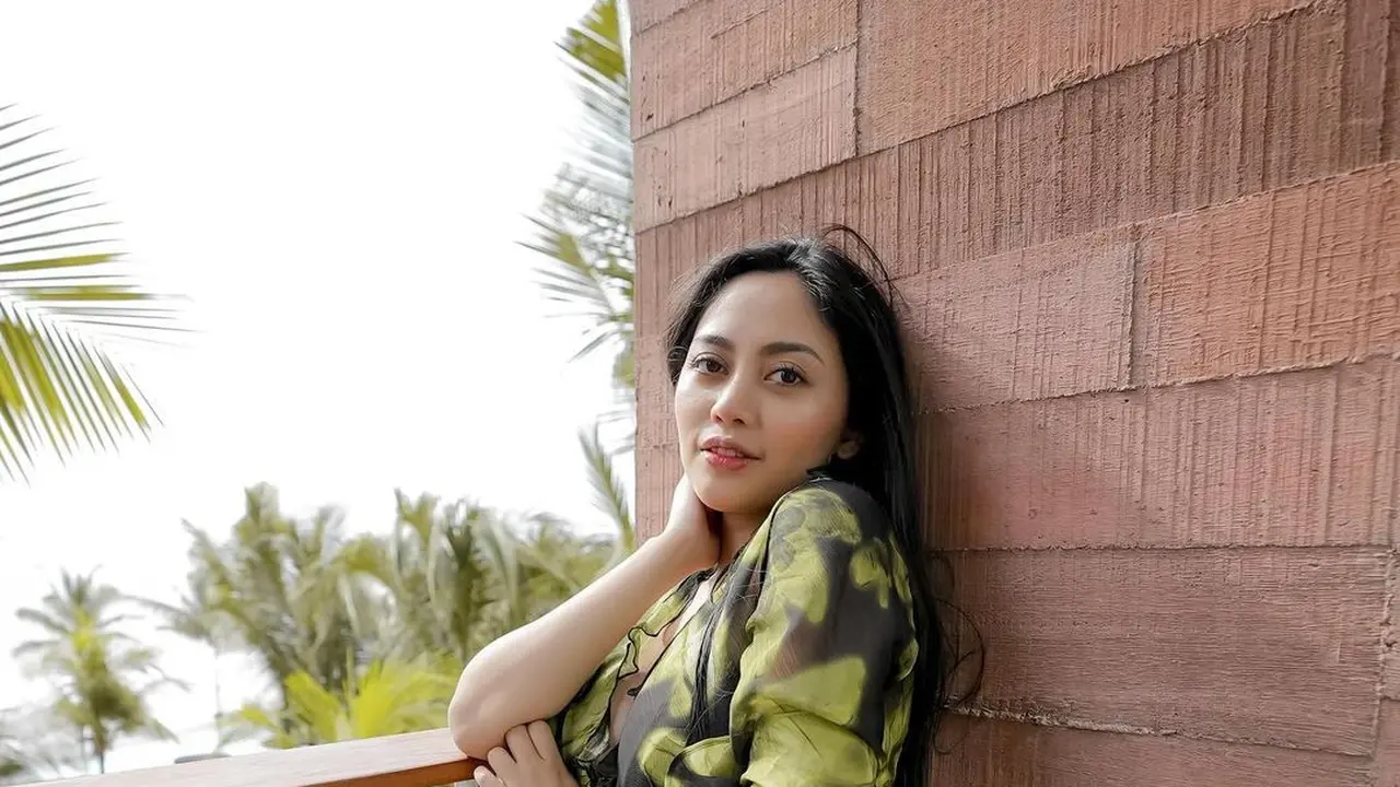 Diusir dari Villa, Rachel Vennya Tetap Nikmati Liburan di Bali dengan Busana Menerawang