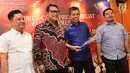 Ketua DPP Partai Golkar Ace Hasan Syadzily, Wakil Sekjen DPP PDI Perjuangan Eriko Sotarduga, Sekjen DPP Partai Demokrat Hinca Pandjaitan dan  Aditya Perdanan saat rilis survey di Jakarta, Kamis (10/5). (Liputan6.com/Pool/Wening)