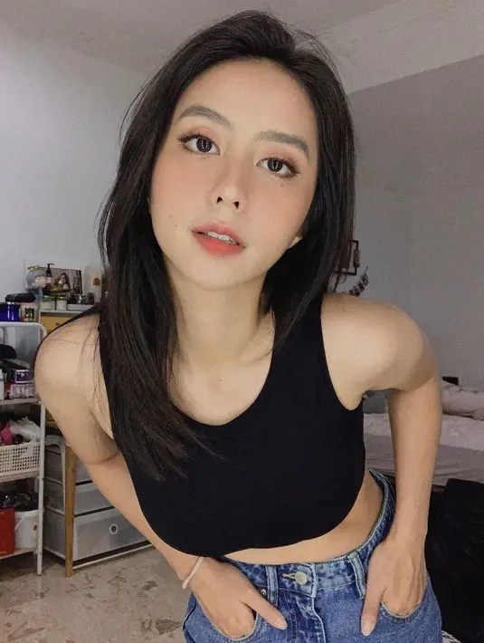 Mempunyai wajah yang cantik dan pinggang ramping seperti Clairine merupakan idaman para perempuan. (Foto: instagram.com/clairineclay)