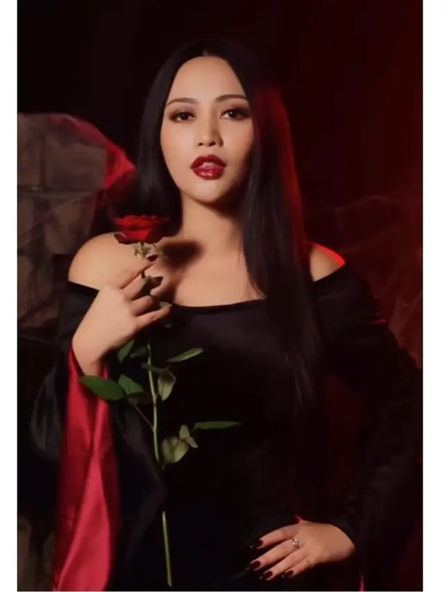 6 Pemotretan Keluarga Rachel Vennya Bertema Halloween 2025, Kostum Totalitas