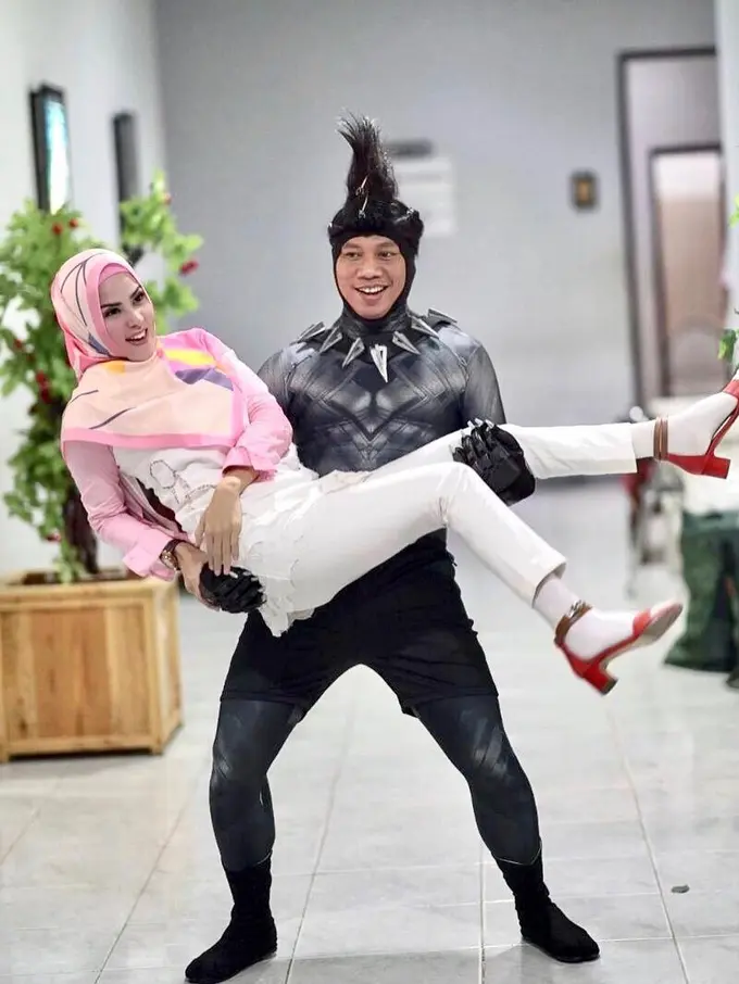 [Bintang] Vicky Prasetyo dan Angel Lelga