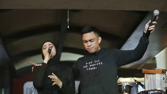 [Bintang] Ayudia Bing Slamet dan Ditto Percussion