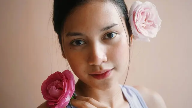 Jalani Pemotretan Sendiri Pakai Timer, Ini 6 Foto Selfie Menawan Indah Permatasari