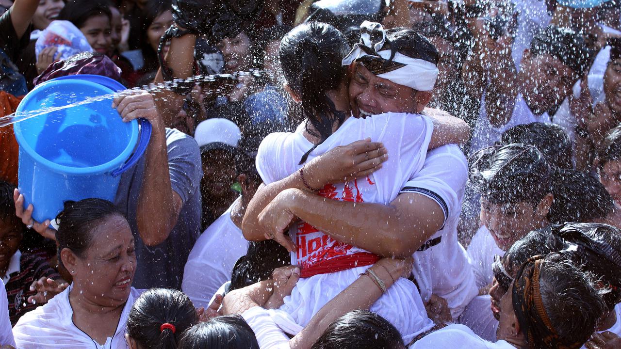 20170329-Muda-mudi Rayakan Tradisi Omed-omedan Setelah Hari Raya Nyepi-AP