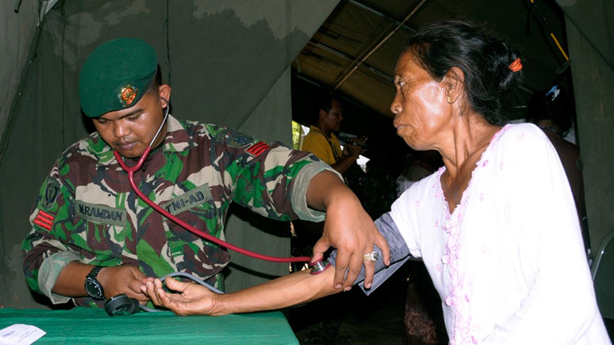 TNI Gelar Pengobatan Gratis di Daerah Latihan