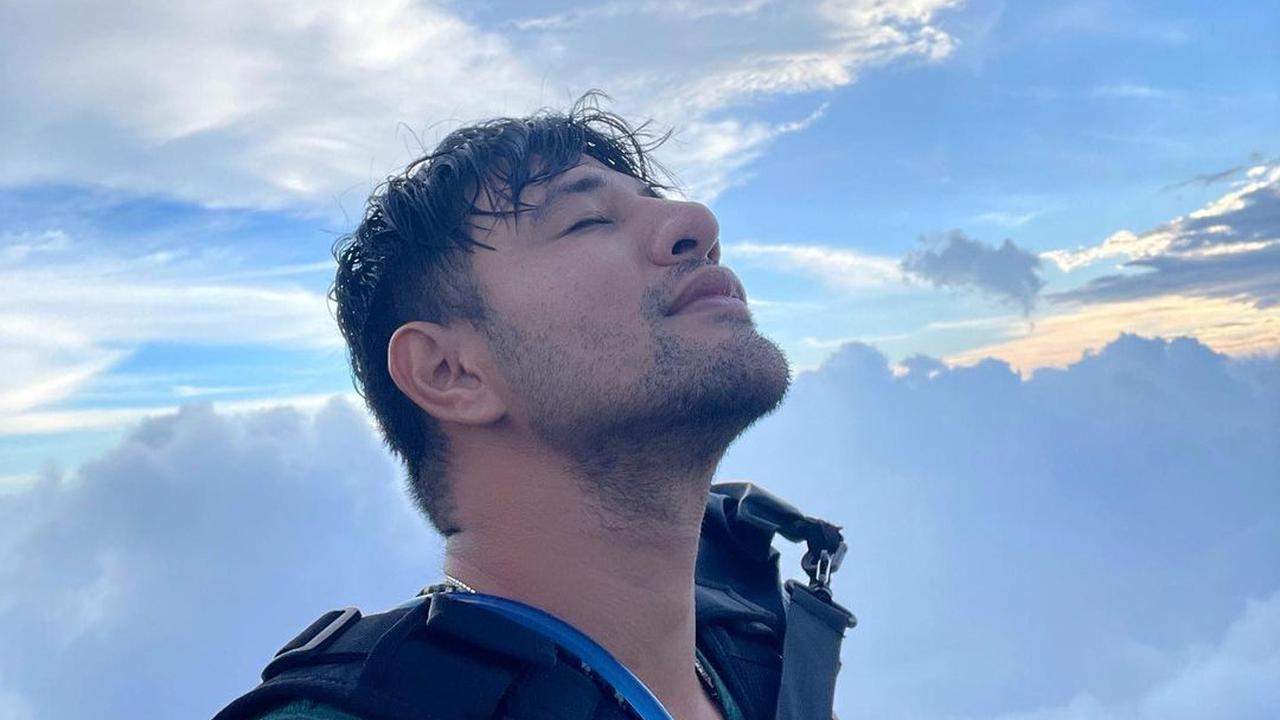 6 Momen Irish Bella dan Ammar Zoni Naik Gunung Gede, Tempuh Waktu 8 Jam