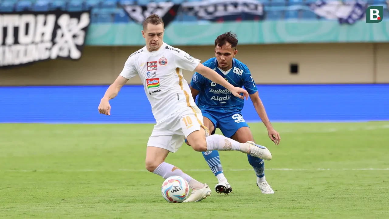 Foto: Tangguhnya Rezaldi Hehanusa di Lini Pertahanan Persib Bandung, Persija Gigit Jari