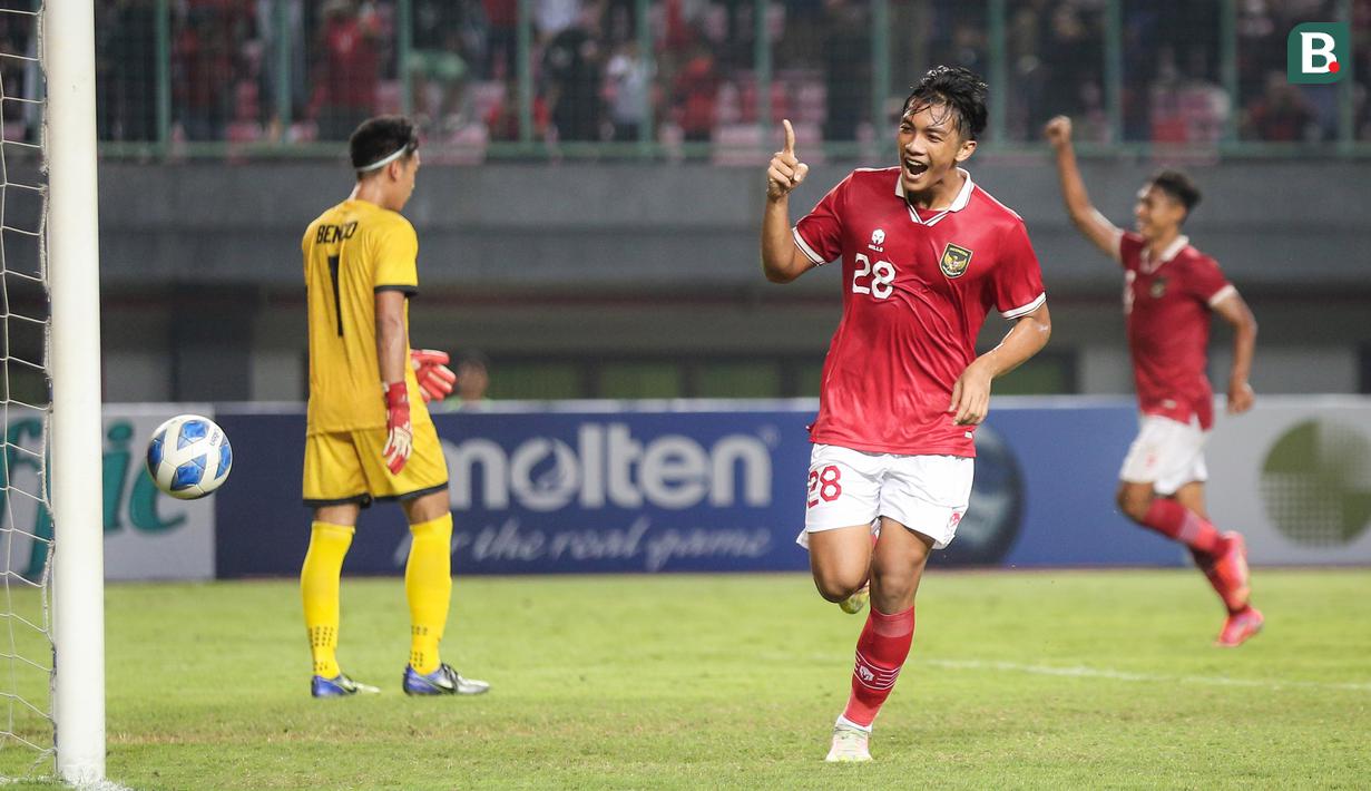 <p>Selebrasi pemain Timnas Indonesia U-19, Rabbani Tasnim Siddiq usai menjebol gawang Filipina dalam pertandingan babak penyisihan Grup A Piala AFF U-19 yang berlangsung di Stadion Patriot Candrabhaga, Bekasi, Jumat (8/7/2022). (Bola.com/Bagaskara Lazuardi)</p>