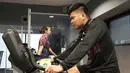 Pebulutangkis ganda Campuran Indonesia, Praveen Jordan berlatih ringan di gym Hotel Crowne Plaza Birmingham City Centre, Inggris, Senin (15/3/2021) menjelang berlangsungnya Turnamen All England 2021. (Dok. PBSI)