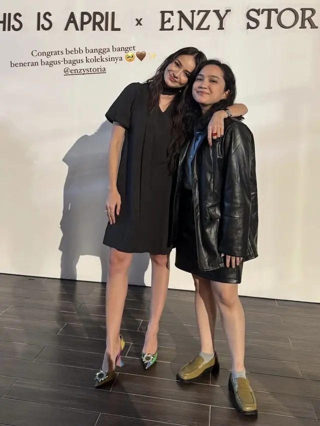 Publik Figur Kenakan Pakaian Enzy Storia Hasil Kolaborasi dengan Brand Lokal. [@auroramanda95]