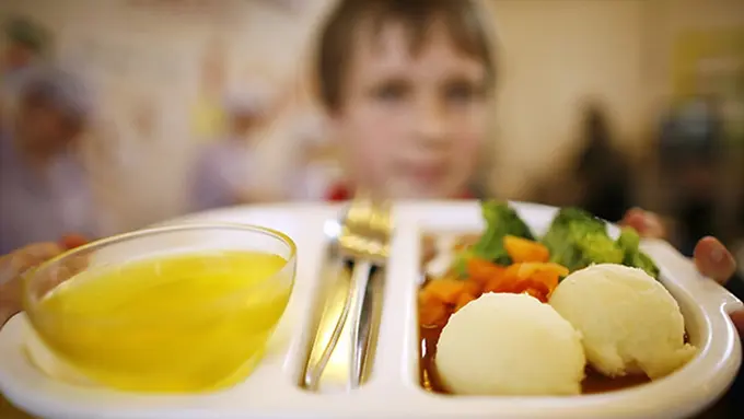 12 Bekal Makan Siang yang Malah Bikin Kamu Mual Seharian