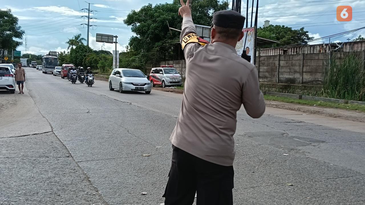 One Way di Jalur Anyer. (Rabu, 02/04/2025). (Yandhi Deslatama/Liputan6.com).