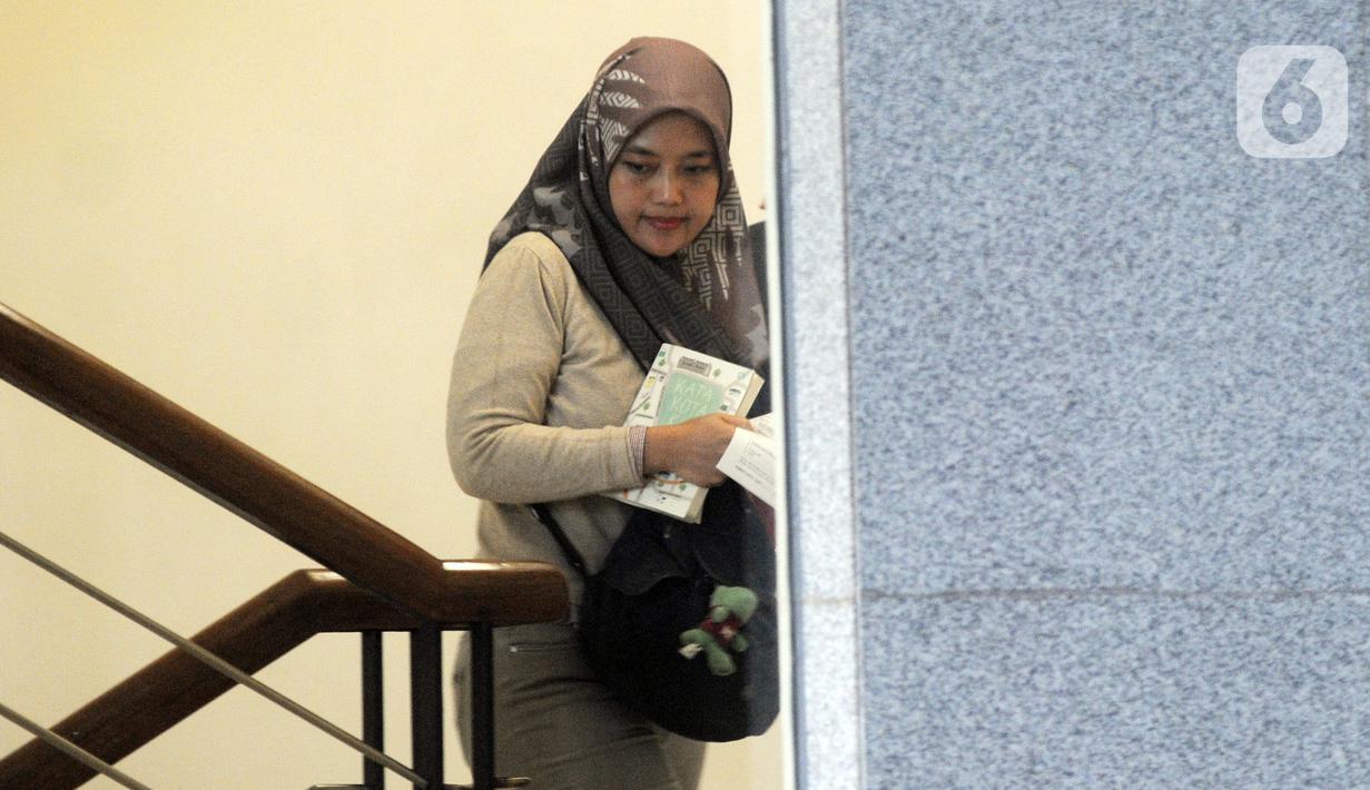 Wakil Gubernur Lampung, Chusnunia Chalim (Nunik) memenuhi panggilan penyidik KPK di Jakarta, Selasa (26/11/2019).  Sebelumnya Nunik mangkir panggilan penyidik pada 20 November 2019 kemarin dengan alasan tak bisa hadir lantaran surat panggilan pemeriksaan belum dia terima. (merdeka.com/Dwi Narwoko)