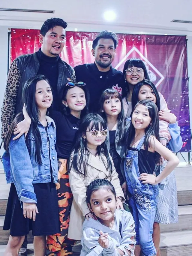 Buat Girlband Cilik, Ini 5 Momen Indra Bekti Bersama Anggota Kazumi