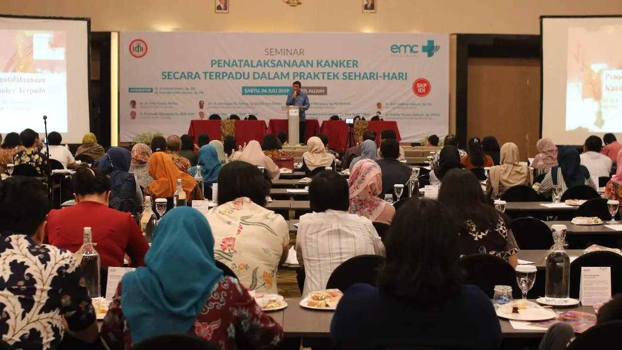 Seminar "Penatalaksanaan Kanker Secara Terpadu dalam Praktek Sehari-hari" oleh RS EMC Tangerang dihadiri hampir 350 peserta.