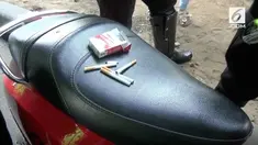 Petugas Satlanta Polres Metro Jakarta Timur menangkap mahasiswa yang membawa satu linting ganja saat pelaksanaan operasi Zebra