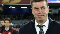 Raut sedih terpancar dari pelatih Wolfsburg setelah timnya gugur di perempat final European League, Jumat (24/4/2015). (AFP).