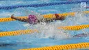 Aksi atlet Indonesia, Syuci Indriani saat final 100 meter gaya kupu-kupu putri S14 di Aquatic Center, Jakarta, Rabu (10/10). Syuci berhasil meraih mendali perak dengan catatan waktu 1 menit 11,08 detik. (Merdeka.com/Imam Buhori)