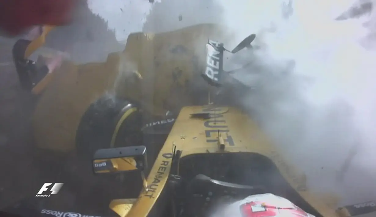 Pebalap Renault, Kevin Magnussen, melintir dan menabrak dinding pembatas dalam balapan F1 GP Belgia di di Sirkuit Spa-Francorchamps, Minggu (28/8/2016). (Bola.com/Twitter/F1)