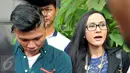 Andika dan Chyntiara Alona di Reskrimum Polda Metro, Jakarta, Senin (15/6/2015). Alona mengajak Andika untuk menjadi saksi atas pencemaran nama baik yang dilakukan EF di salah satu studio stasiun televisi swasta. (Liputan6.com/Panji Diksana) 