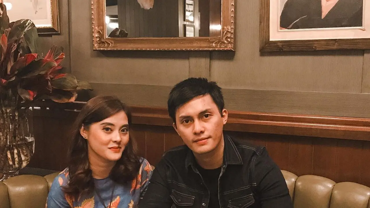 Fadel Islami berfoto bersama perempuan cantik (https://www.instagram.com/p/CFmY1b4JnGl/)