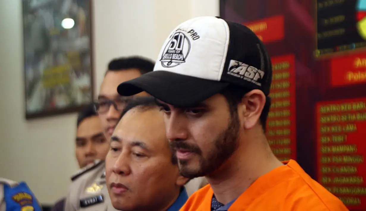 Menurut pemeriksaan awal, suami dari Renata Kusmanto itu tidak menunjukkan ada tanda-tanda depresi. Untuk lebih jelasnya, akan dilakukan penggecekan di dokter. (Deki Prayoga/Bintang.com)