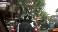 Citizen6, Jakarta: Kemacetan sering melanda ibukota Jakarta terutama pada hari kerja seperti yang terjadi di depan stasiun Gondangdia. (Pengirim: Agung)