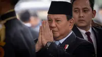 Presiden terpilih yang juga Menteri Pertahanan (Menhan) Prabowo Subianto tiba untuk menghadiri Sidang Tahunan MPR, Sidang Bersama DPR dan DPD tahun 2024 di kompleks Parlemen, Senayan, Jakarta, Jumat (16/8/2024). (Yasuyoshi CHIBA / AFP)