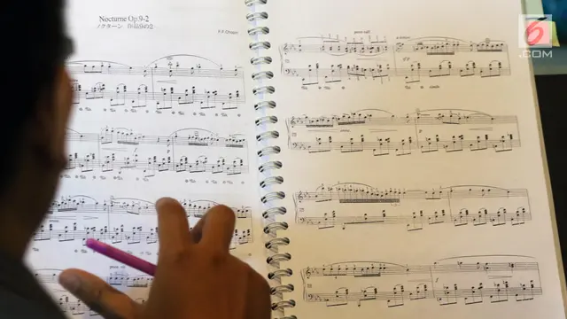 Semangat Anak Berkebutuhan Khusus Berlatih Piano